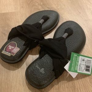 NWT Black Sanuk Yoga Sling 2 Size 5